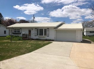 912 2nd Ave SW, Oelwein, IA 50662