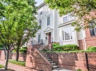 8860 Ashgrove House Ln APT 102, Vienna, VA 22182