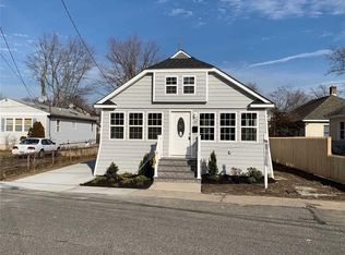 33 Center Avenue, Bay Shore, NY 11706