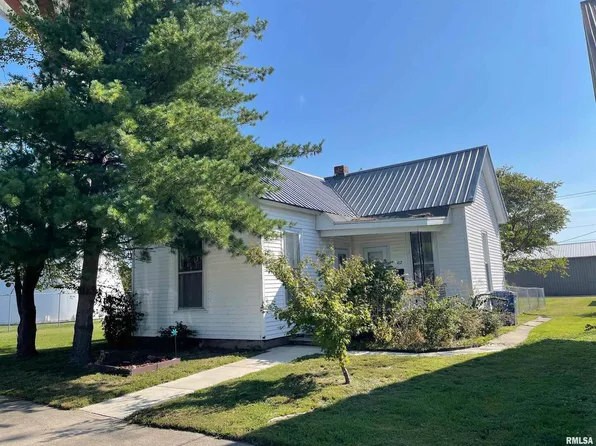 412 1st St, Carmi, IL 62821