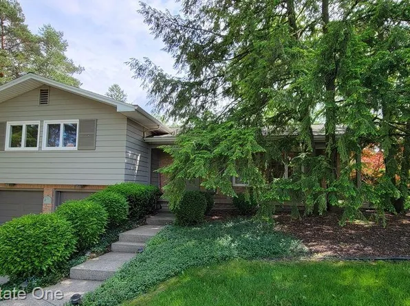 4015 Mar Moor Dr, Lansing, MI 48917