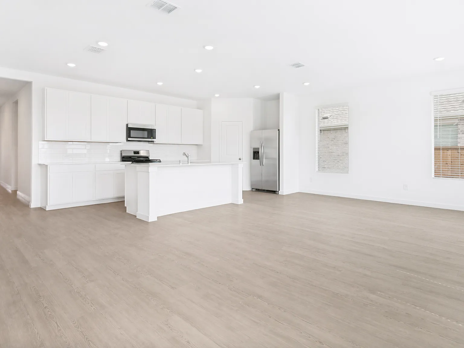 4 bed, 1902 sqft, $2,495 — Photo 3