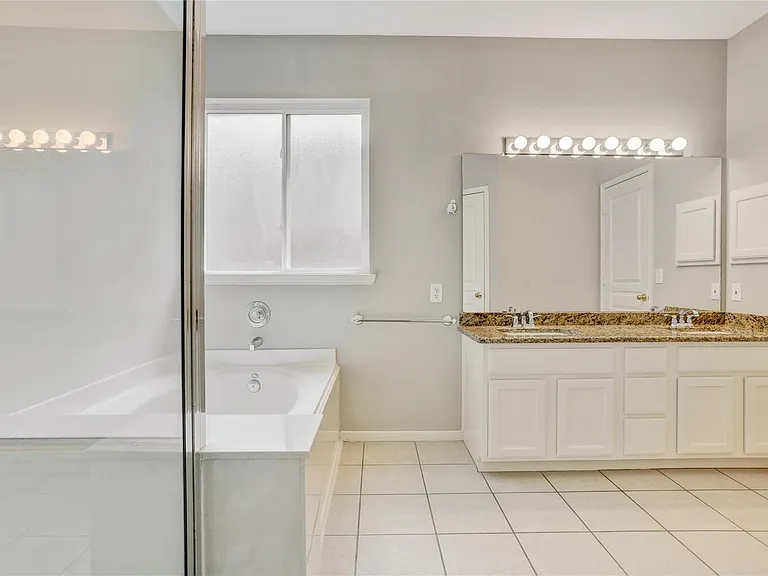 35 Tranquil Glade Pl — Photo 17