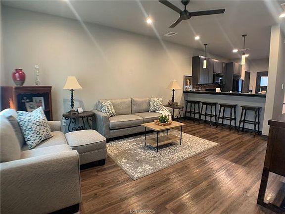 3rd image of 1451 Associates Ave #205