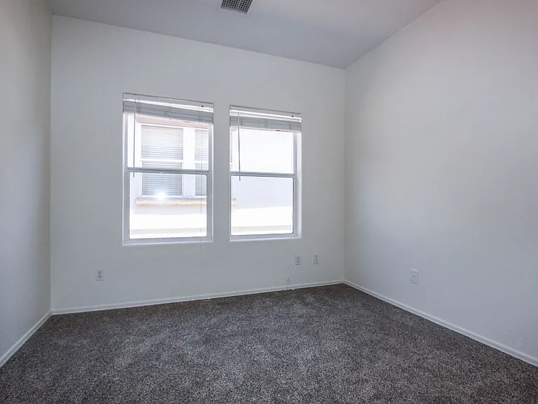 607 N Cortina St — Photo 8