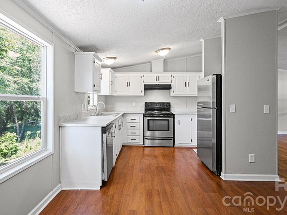 4th image of 3532 4th Avenue Ln NE