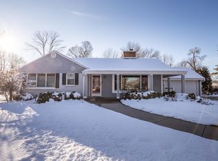 8135 N Regent Rd, Fox Pt, WI 53217