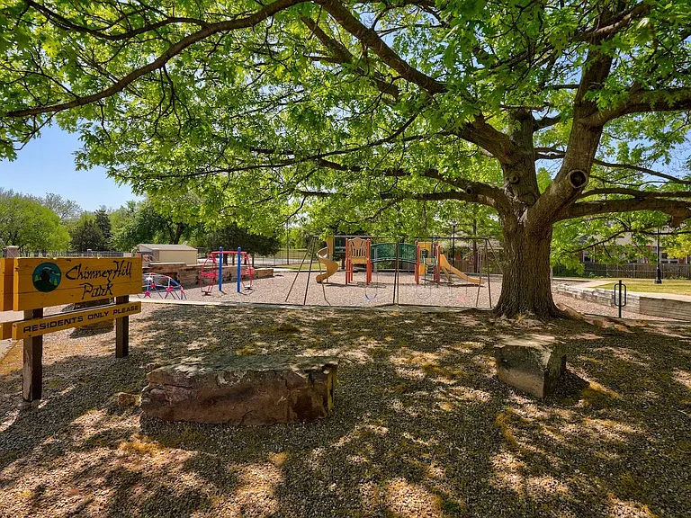 1409 Folkstone Rd — Photo 24