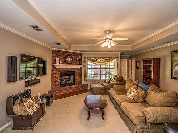 4th image of 203 Monterrey Ln