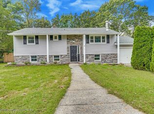 15 Arlington Dr, Howell, NJ 07731