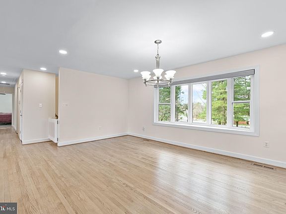 3rd image of 19005 Mount Airey Rd