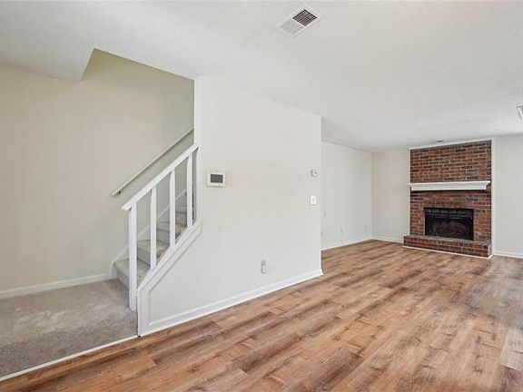 5th image of 4017 Hawthorne Cir SE APT 1