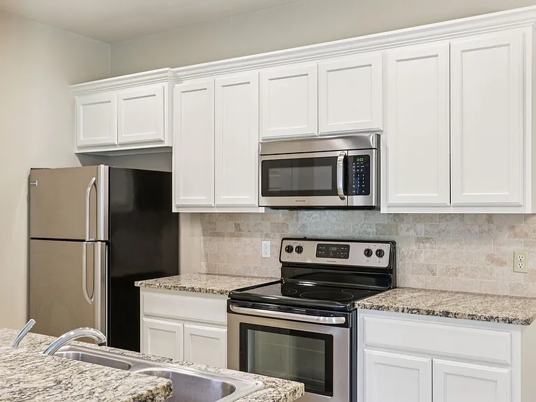 B2 - DUPLEX - 2BD, 2BA - 1054SF - Kitchen