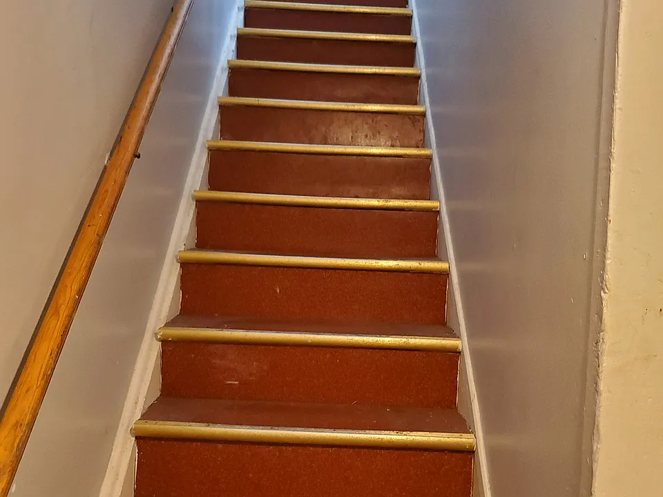 Stairs leading to the appartment.