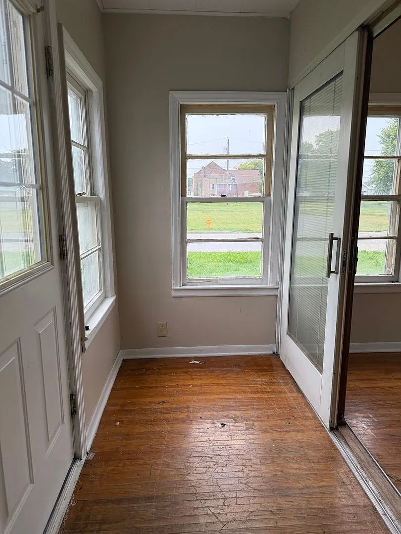 2 bedroom house — Photo 2