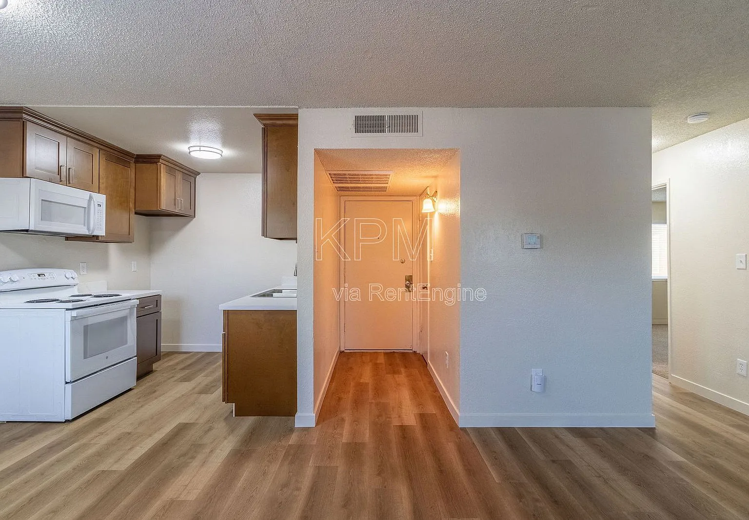 2 bed, 1.0 bath, 695 sqft, $1,545 — Photo 4