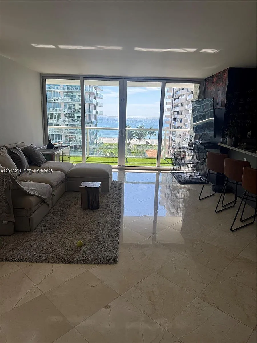 Building Photo - 5750 Collins Ave #9K