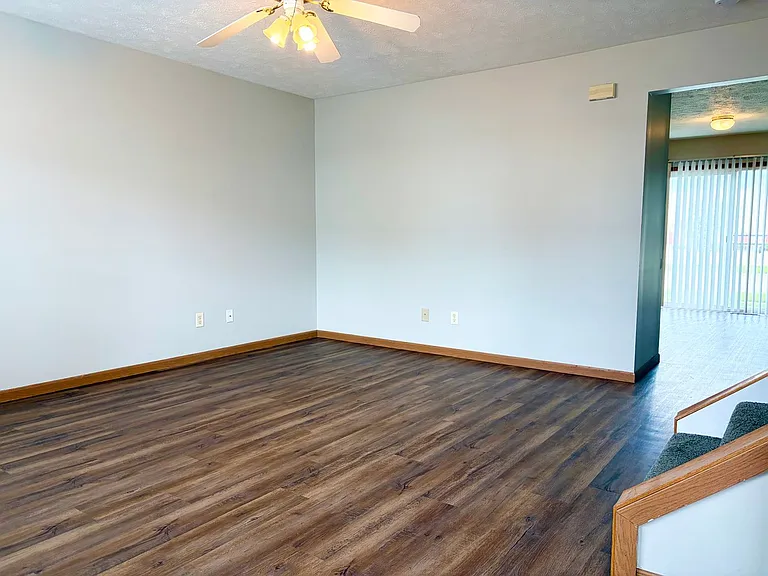 228 Crossing Dr — Photo 2