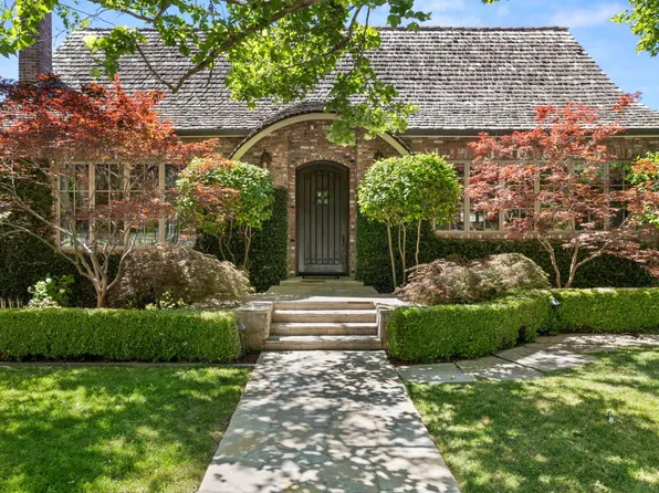 3818 W Land Park Dr, Sacramento, CA 95822
