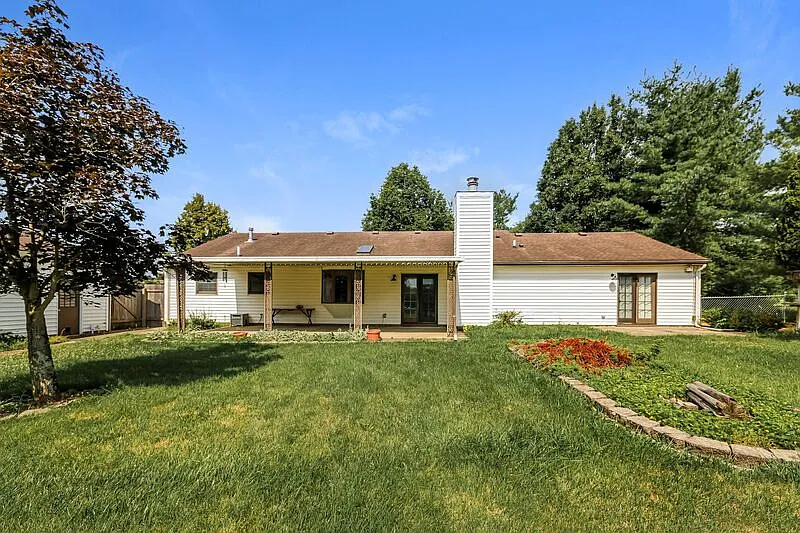 3 bed, 2.0 bath, $2,195 — Photo 3