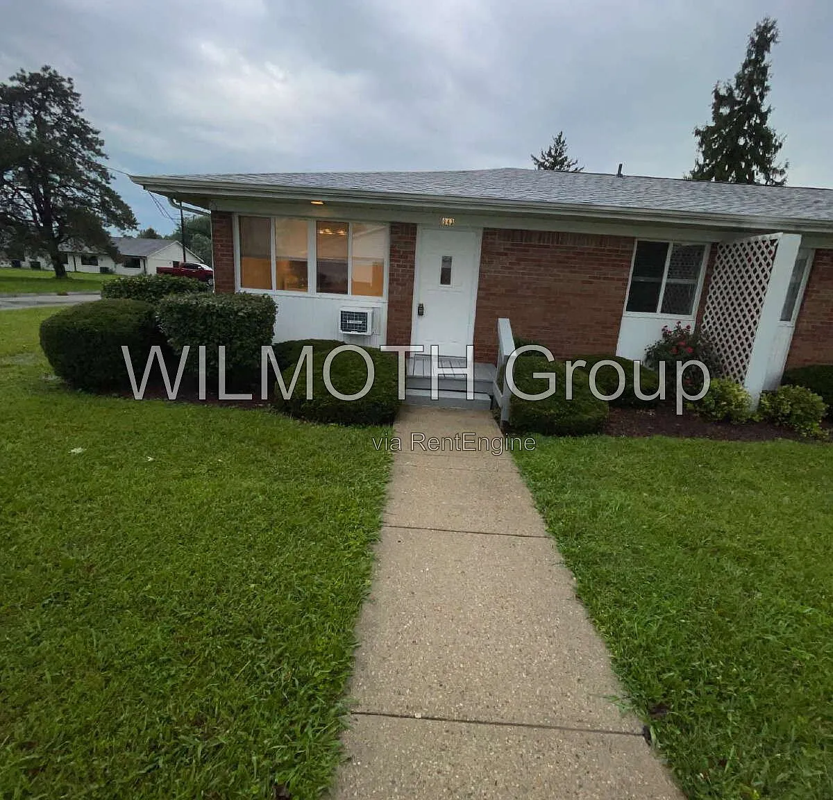 2 bed, 1.0 bath, 952 sqft, $1,100 — Photo 1