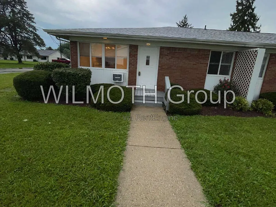 943 W McKay Rd