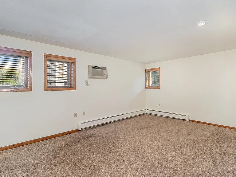 Golden Valley, MN Valley View Apartments | 22B | Bedroom