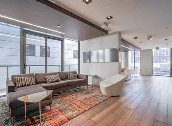4th image of 101 Peter St #2511