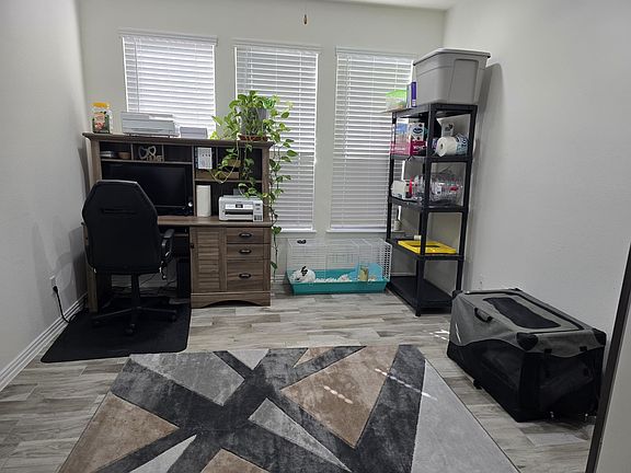 4th image of 1642 Hope Ln