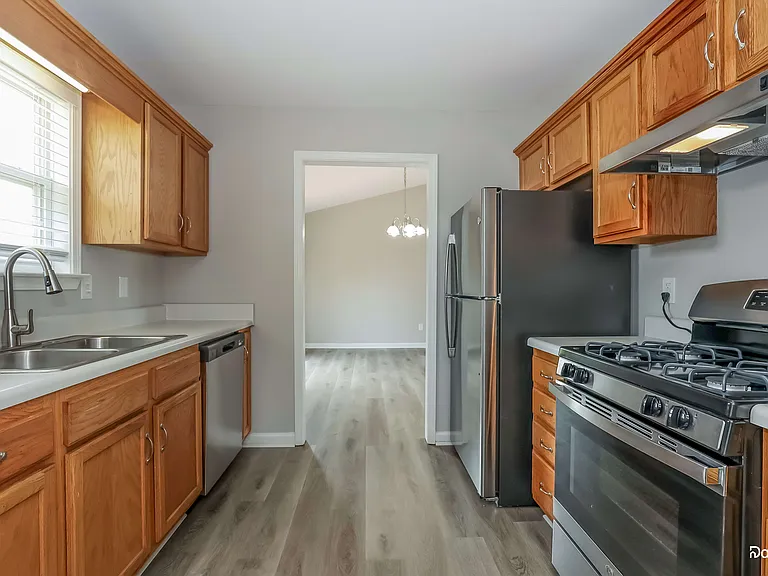 2104 Madison Ct — Photo 3