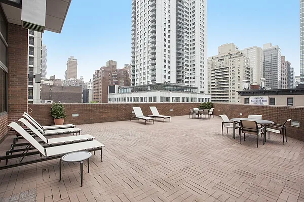 Rented by Olnick Organization | media 10