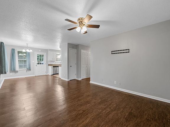 5th image of 352 Woodale Dr