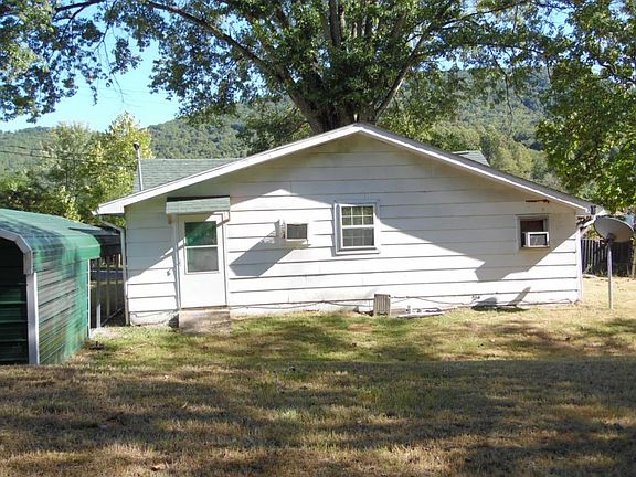 5th image of 919 Main Ave W
