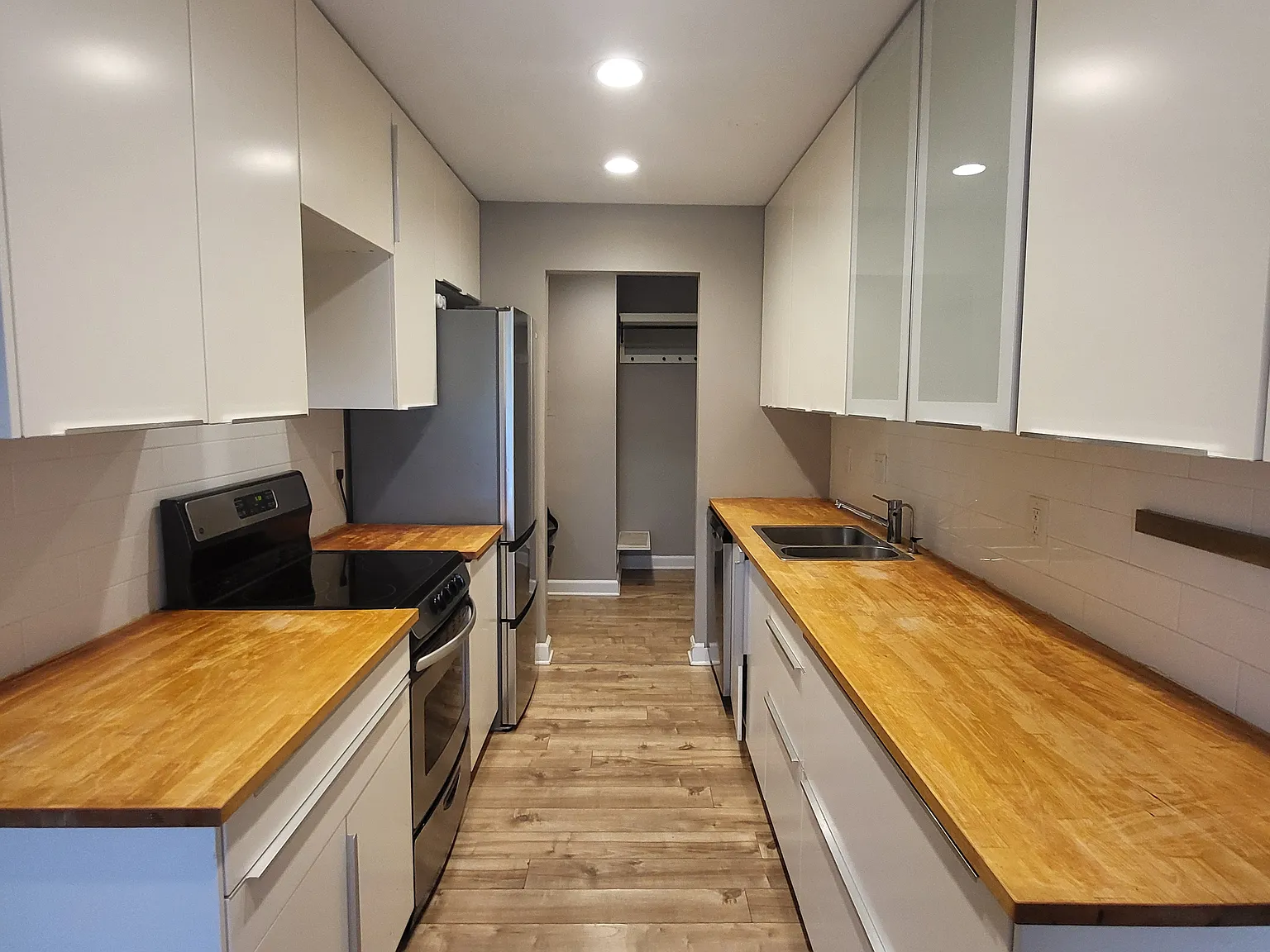 1 bed, 740 sqft, $1,249 — Photo 1