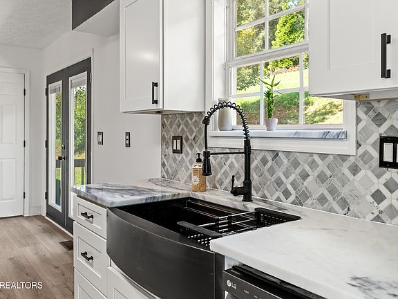 4th image of 303 N 16th St