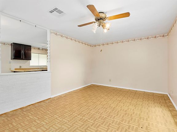 2nd image of 3 Hillcrest St