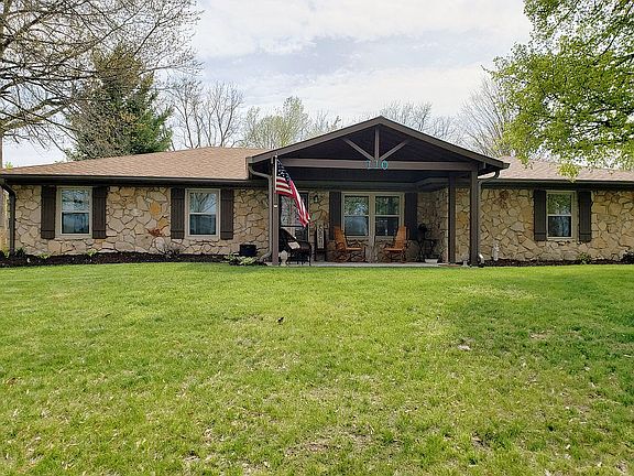 2nd image of 110 Lilac Ct