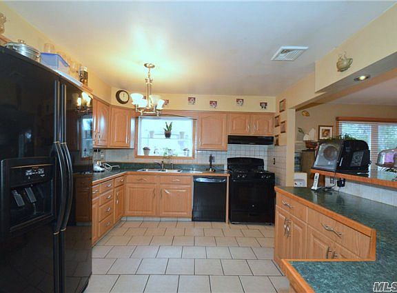 5th image of 27 Erlwein Ct