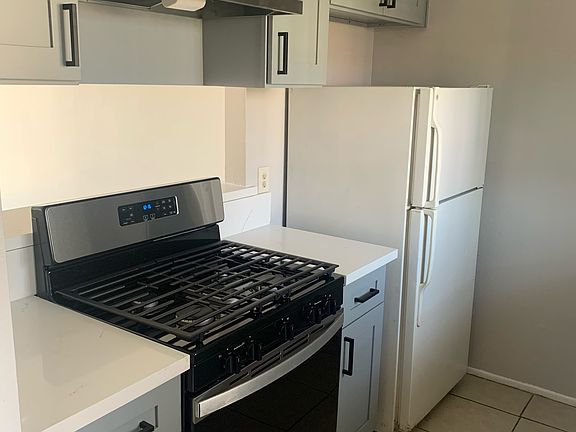 New stove (not pictured in other photos)