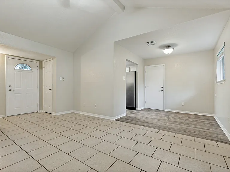 2623 Foliage Green Dr — Photo 4