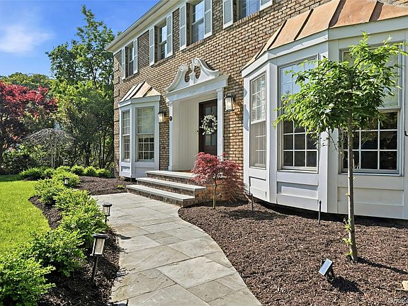5th image of 19 Quaker Hill Road