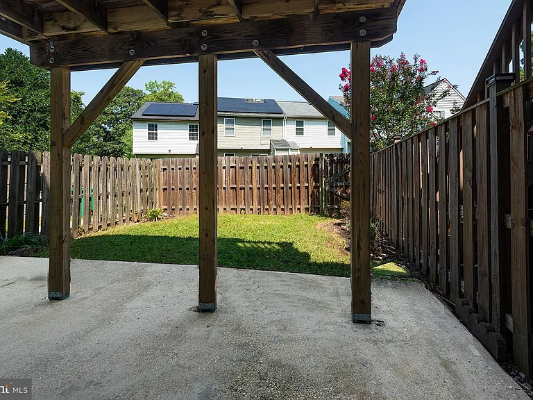 2406 Rosecroft Ct — Photo 30