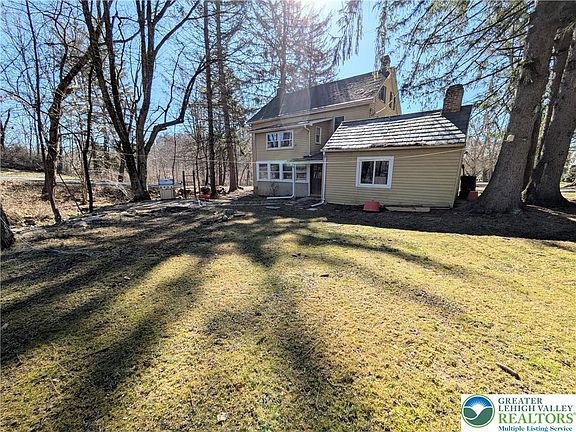 3rd image of 3470 Rhododendron Dr