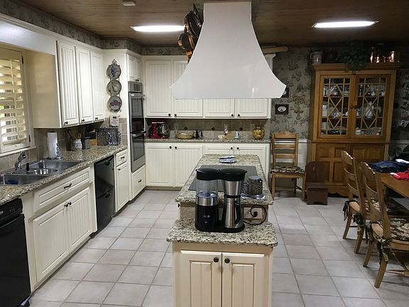 2nd image of 212 S Park Dr