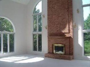 7719 Oak Ridge Ct, Crystal Lake, IL 60012