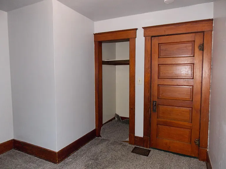 305 Smith Ave — Photo 12