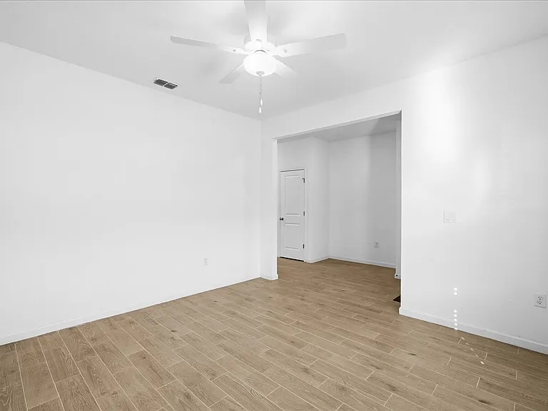 100 Lake Sinclair St — Photo 9