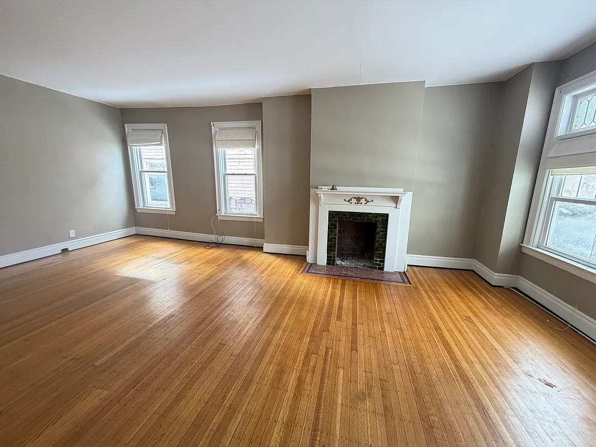 Building Photo - 261 Richmond Ave #1