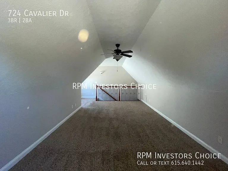724 Cavalier Dr — Photo 8