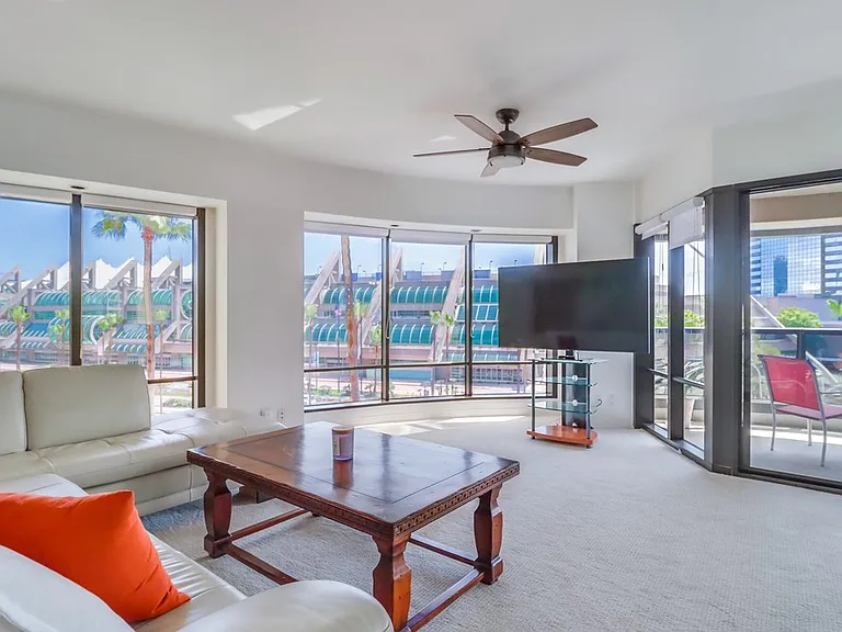 100 Harbor Dr #504 — Photo 40